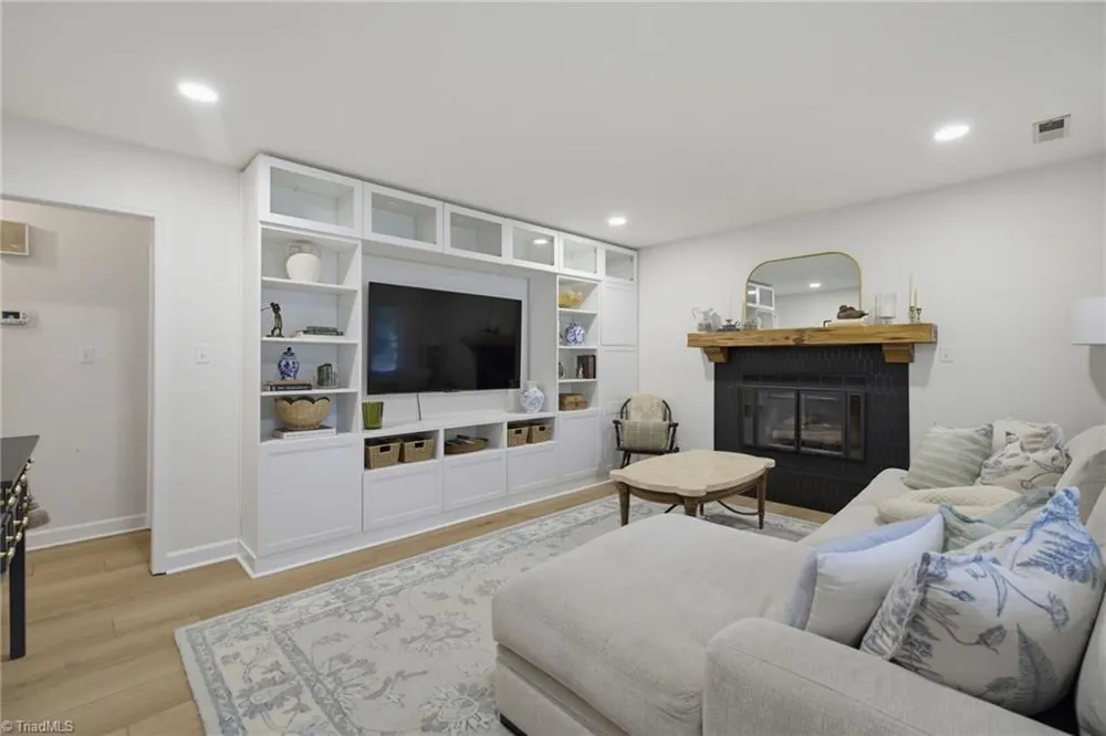 1705 Calvary View Lane Clemmons, NC 27012