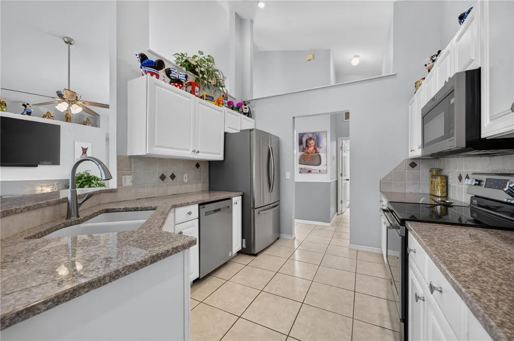 213 SPANISH MOSS ROAD Davenport, FL 33837