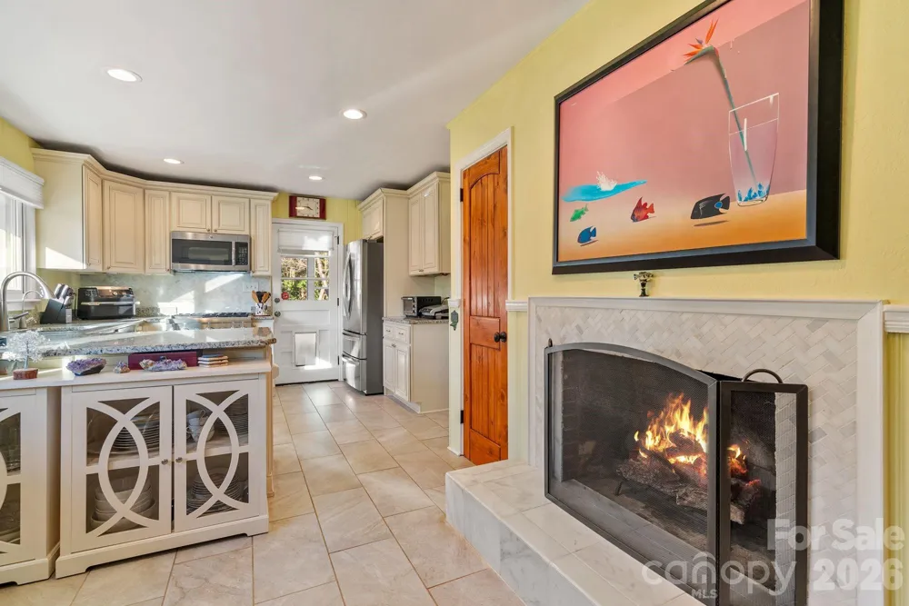 2 Bevlyn Drive Asheville, NC 28803