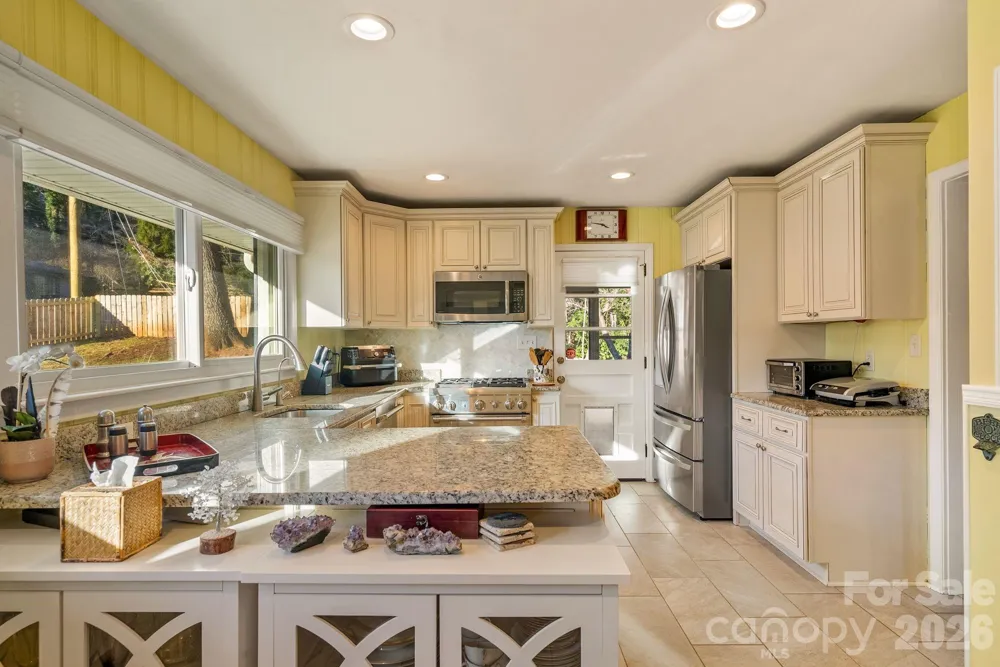2 Bevlyn Drive Asheville, NC 28803