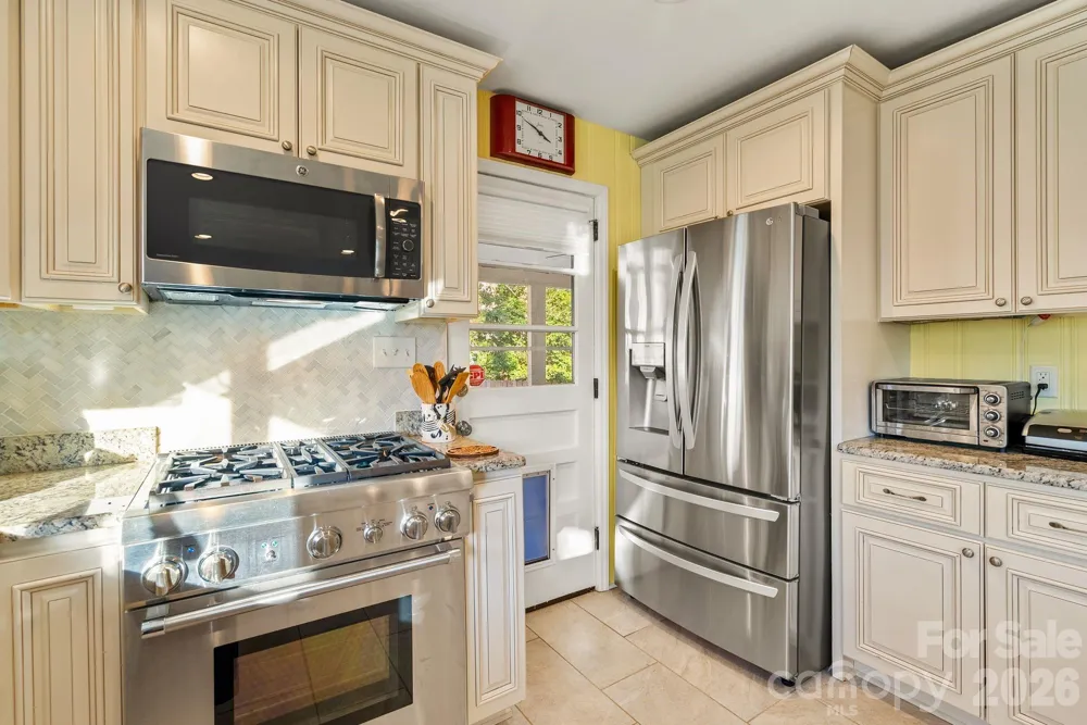 2 Bevlyn Drive Asheville, NC 28803