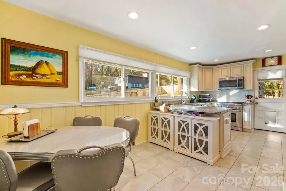 2 Bevlyn Drive Asheville, NC 28803