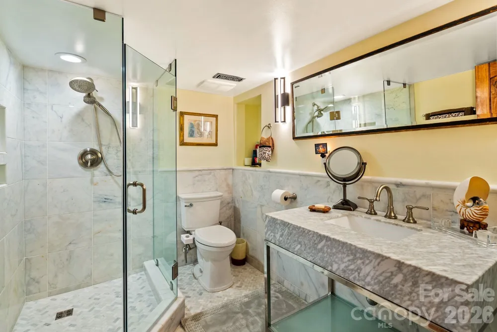 2 Bevlyn Drive Asheville, NC 28803