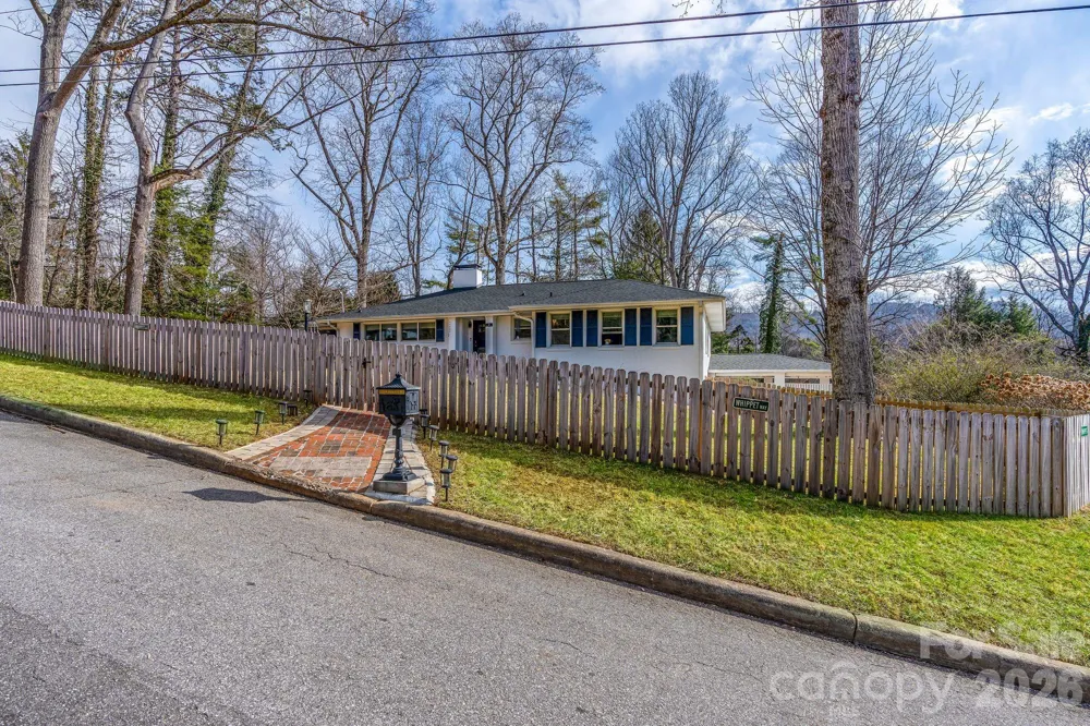 2 Bevlyn Drive Asheville, NC 28803