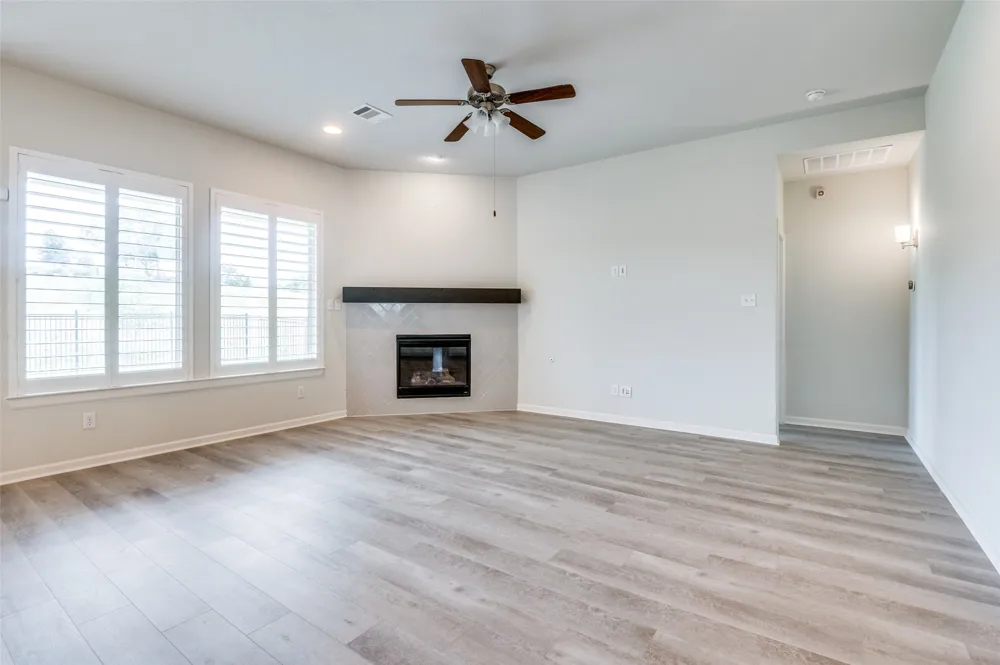 1407 Lone Eagle Way Arlington, TX 76005