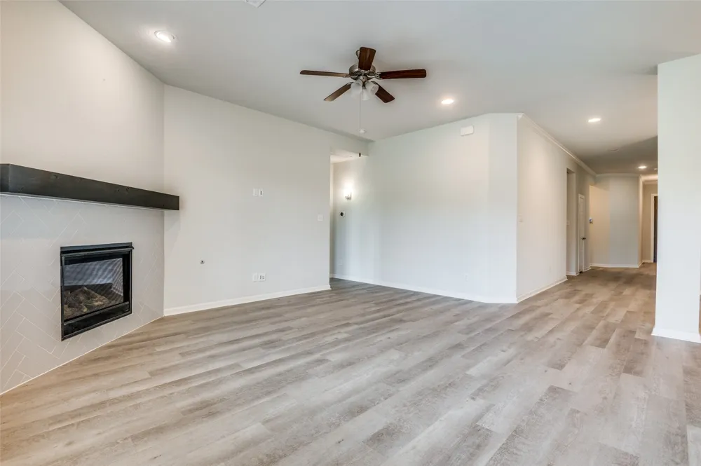 1407 Lone Eagle Way Arlington, TX 76005