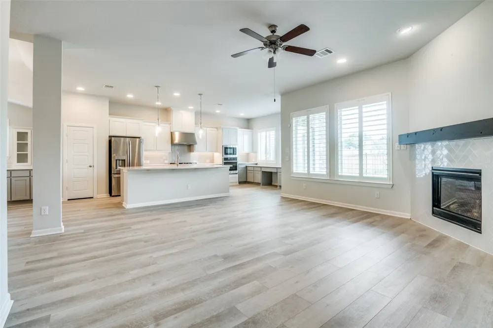 1407 Lone Eagle Way Arlington, TX 76005