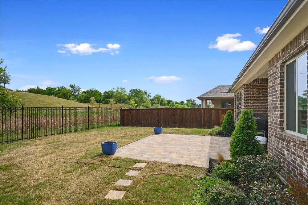 1407 Lone Eagle Way Arlington, TX 76005