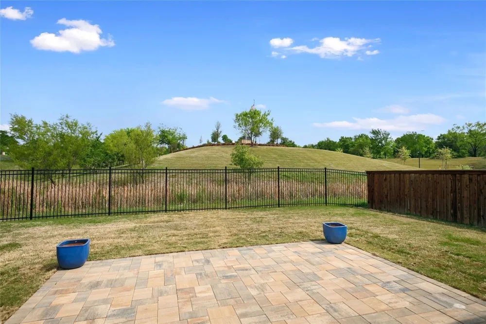 1407 Lone Eagle Way Arlington, TX 76005