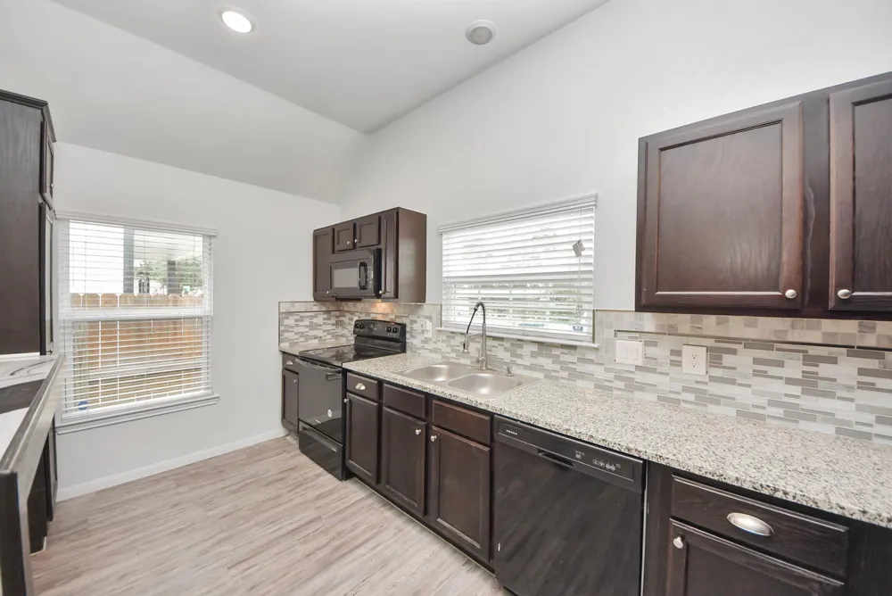 16692 E Ivanhoe Street Montgomery, TX 77316