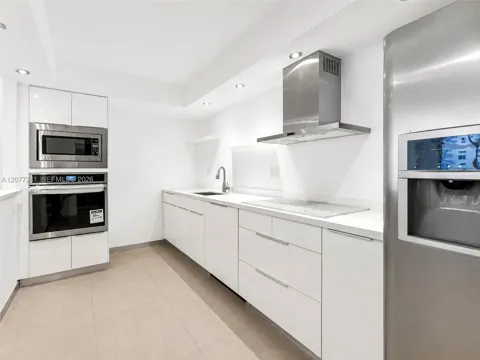19380 Collins Ave #905