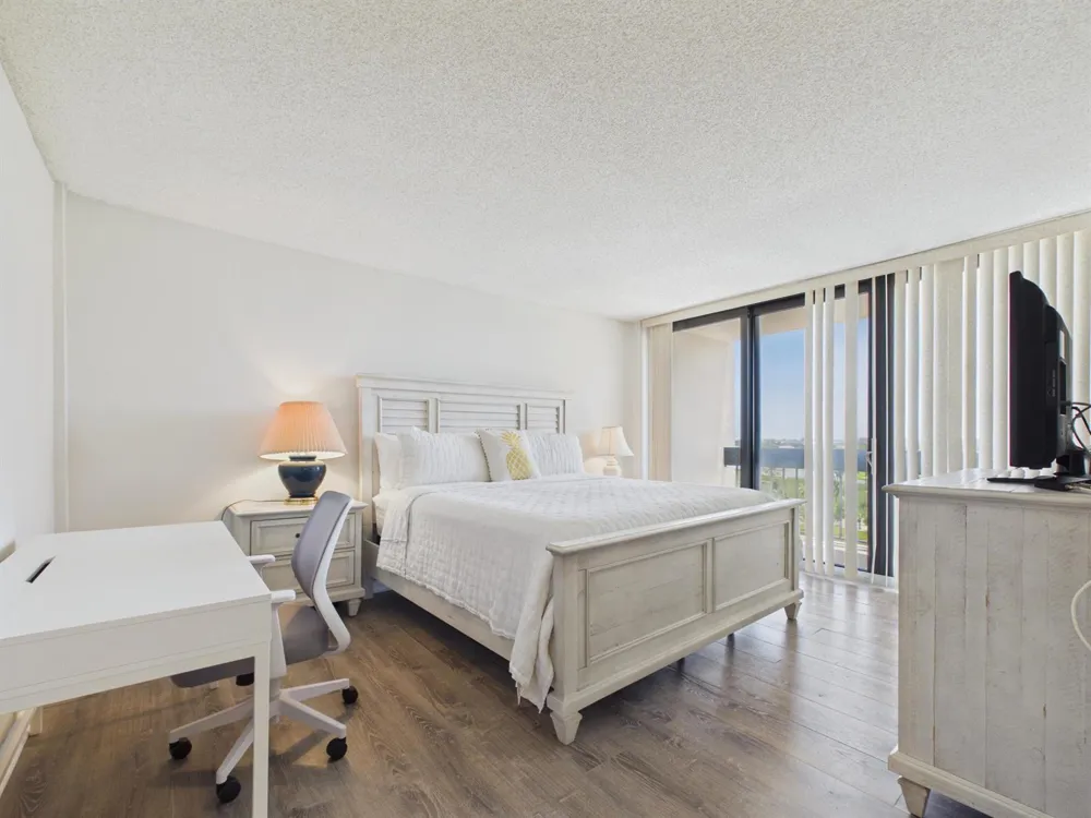 2400 PRESIDENTIAL WAY #704 West Palm Beach, FL 33401