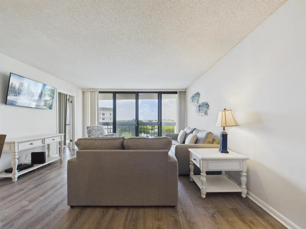 2400 PRESIDENTIAL WAY #704 West Palm Beach, FL 33401