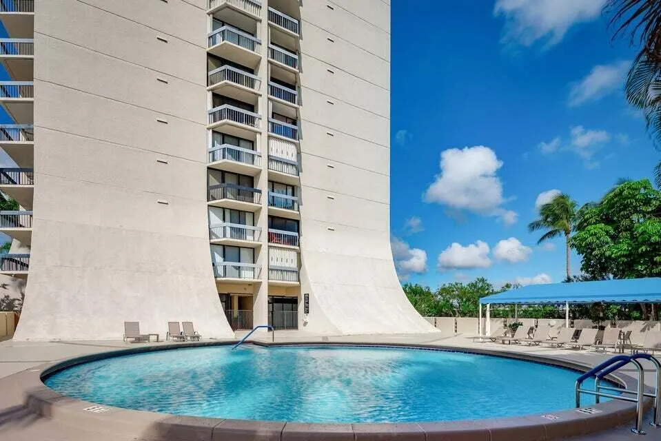 2400 PRESIDENTIAL WAY #704 West Palm Beach, FL 33401