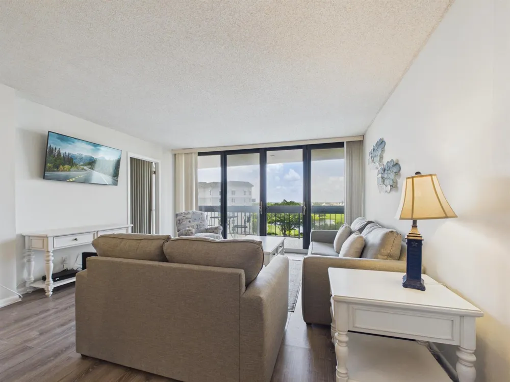 2400 PRESIDENTIAL WAY #704 West Palm Beach, FL 33401