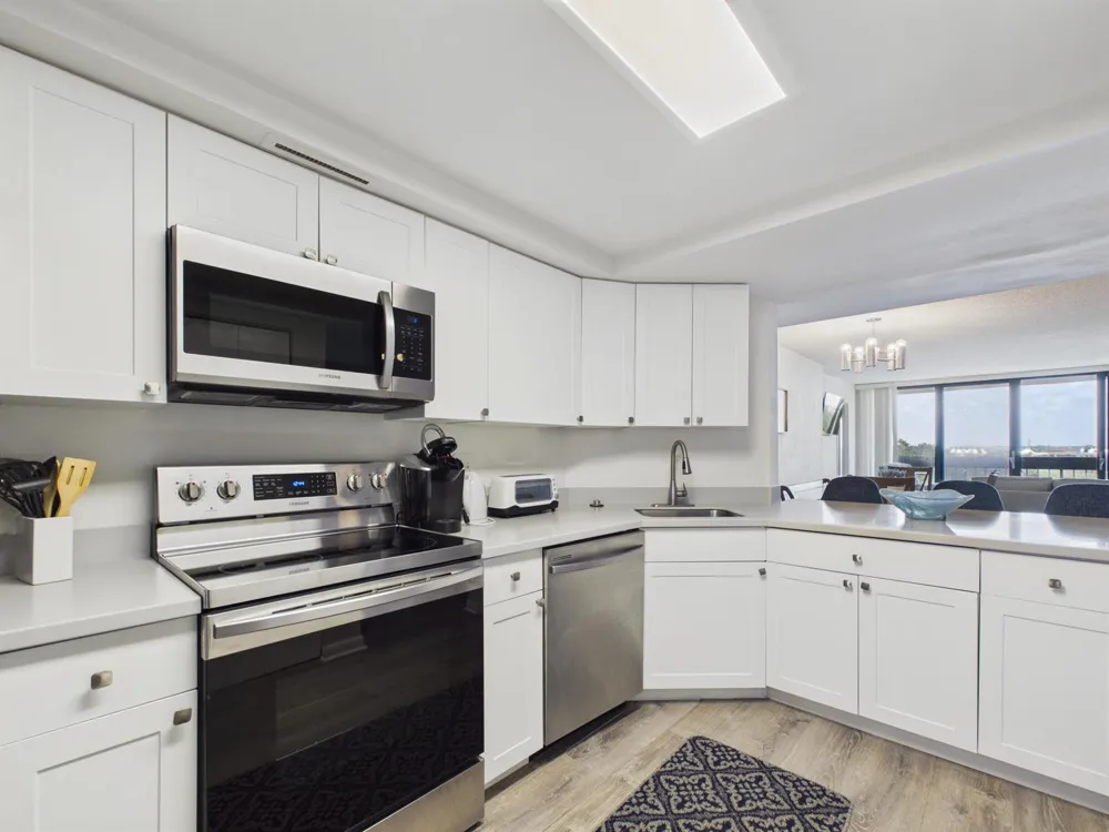 2400 PRESIDENTIAL WAY #704 West Palm Beach, FL 33401