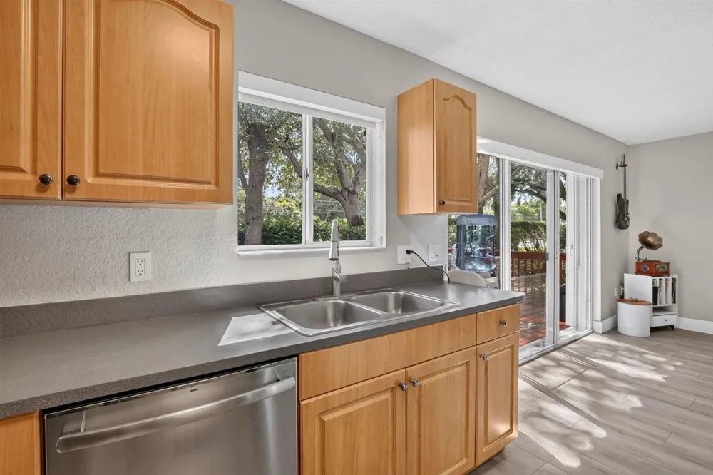 4950 PALM GARDEN LANE Davie, FL 33314