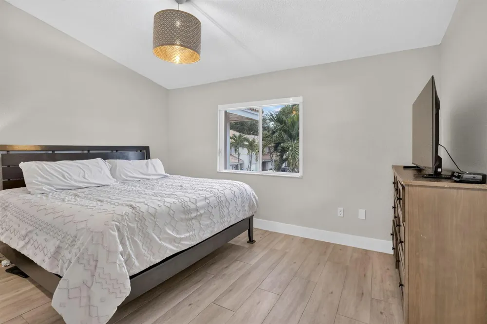 4950 PALM GARDEN LANE Davie, FL 33314