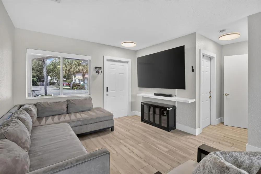 4950 PALM GARDEN LANE Davie, FL 33314