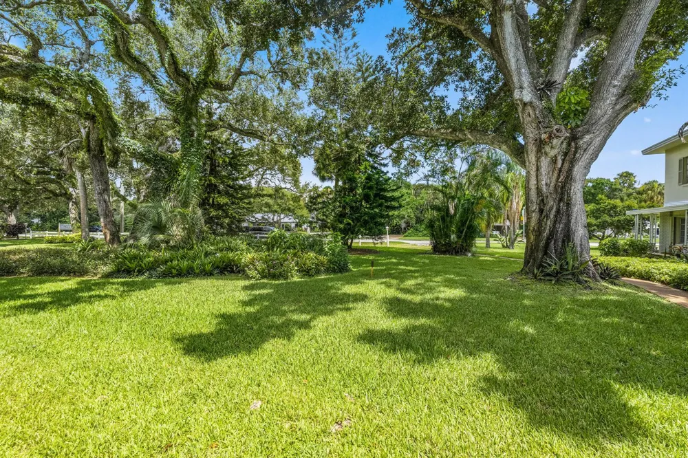 677 ROYAL PALM BOULEVARD #7 Vero Beach, FL 32960