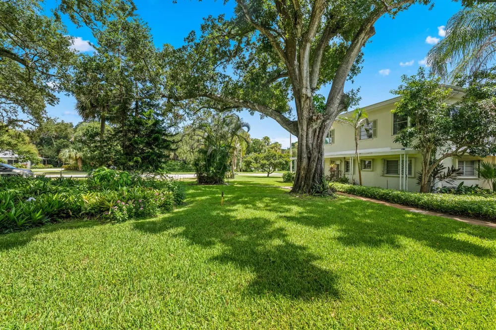 677 ROYAL PALM BOULEVARD #7 Vero Beach, FL 32960