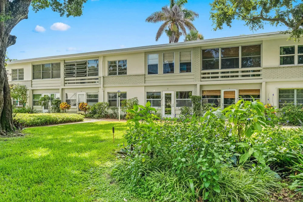677 ROYAL PALM BOULEVARD #7 Vero Beach, FL 32960