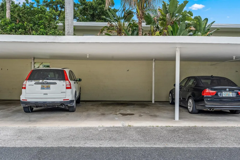 677 ROYAL PALM BOULEVARD #7 Vero Beach, FL 32960