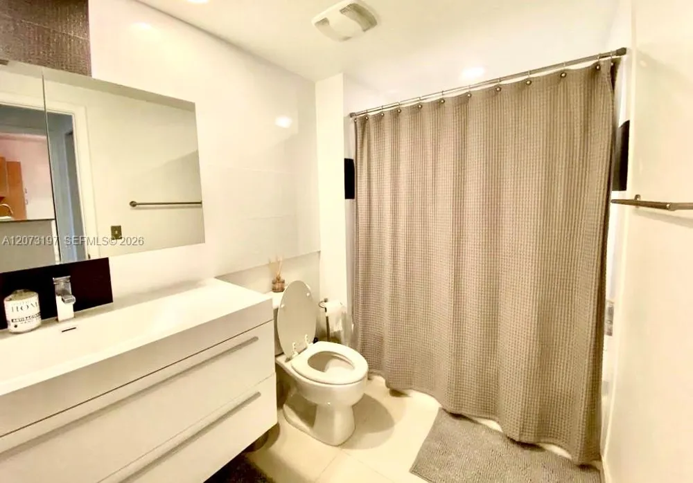 2775 NE 187th St #419 Aventura, FL 33180