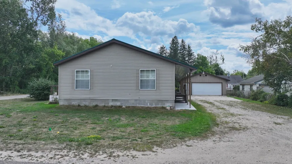 10687 Dwight Street Mecosta Township, MI 49320