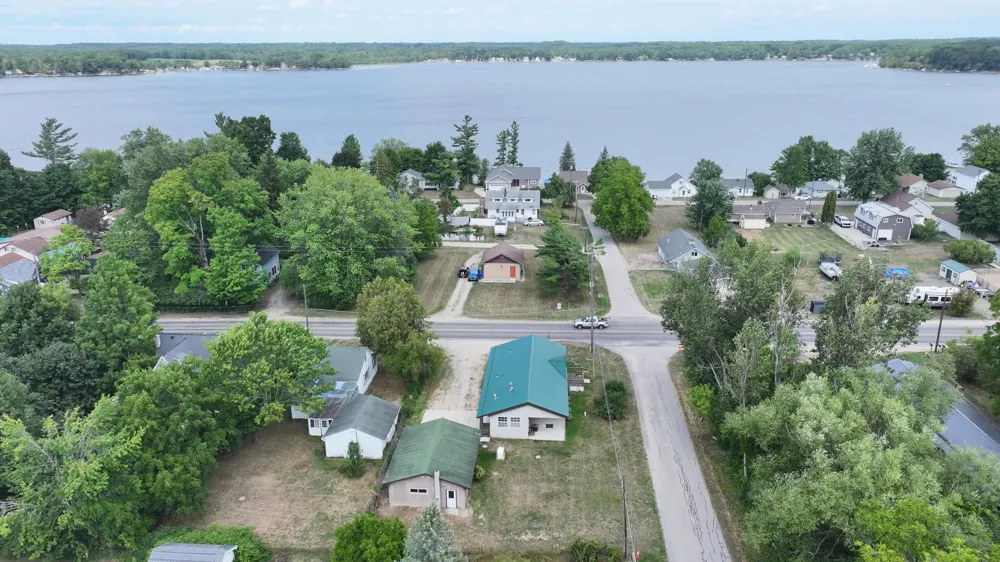 10687 Dwight Street Mecosta Township, MI 49320