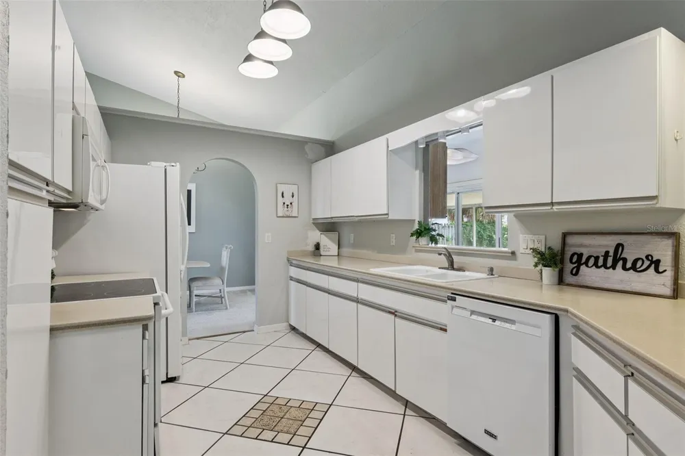 2504 GLENWOOD DRIVE Edgewater, FL 32141