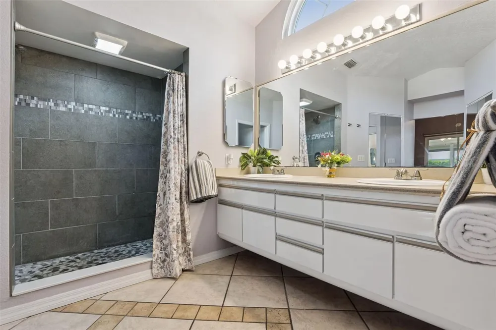 2504 GLENWOOD DRIVE Edgewater, FL 32141