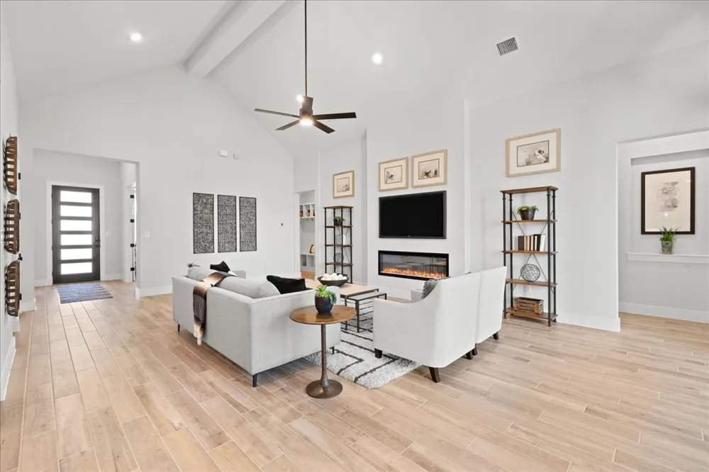 123 Seaside Sparrow Way Kyle, TX 78640