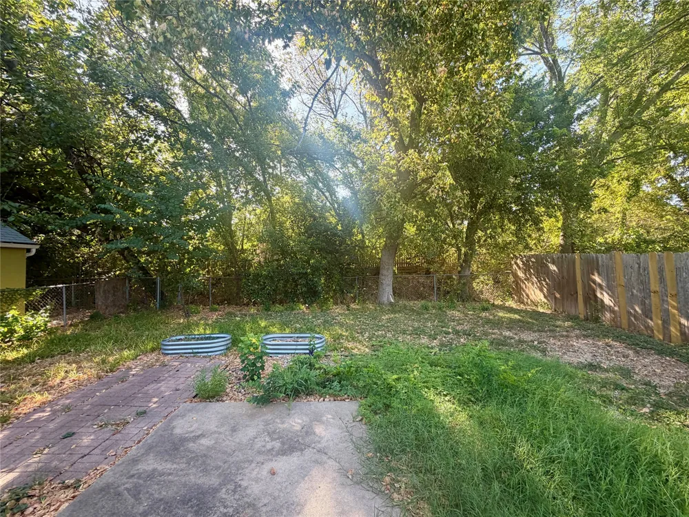 8105 S 1st Street #B Austin, TX 78748