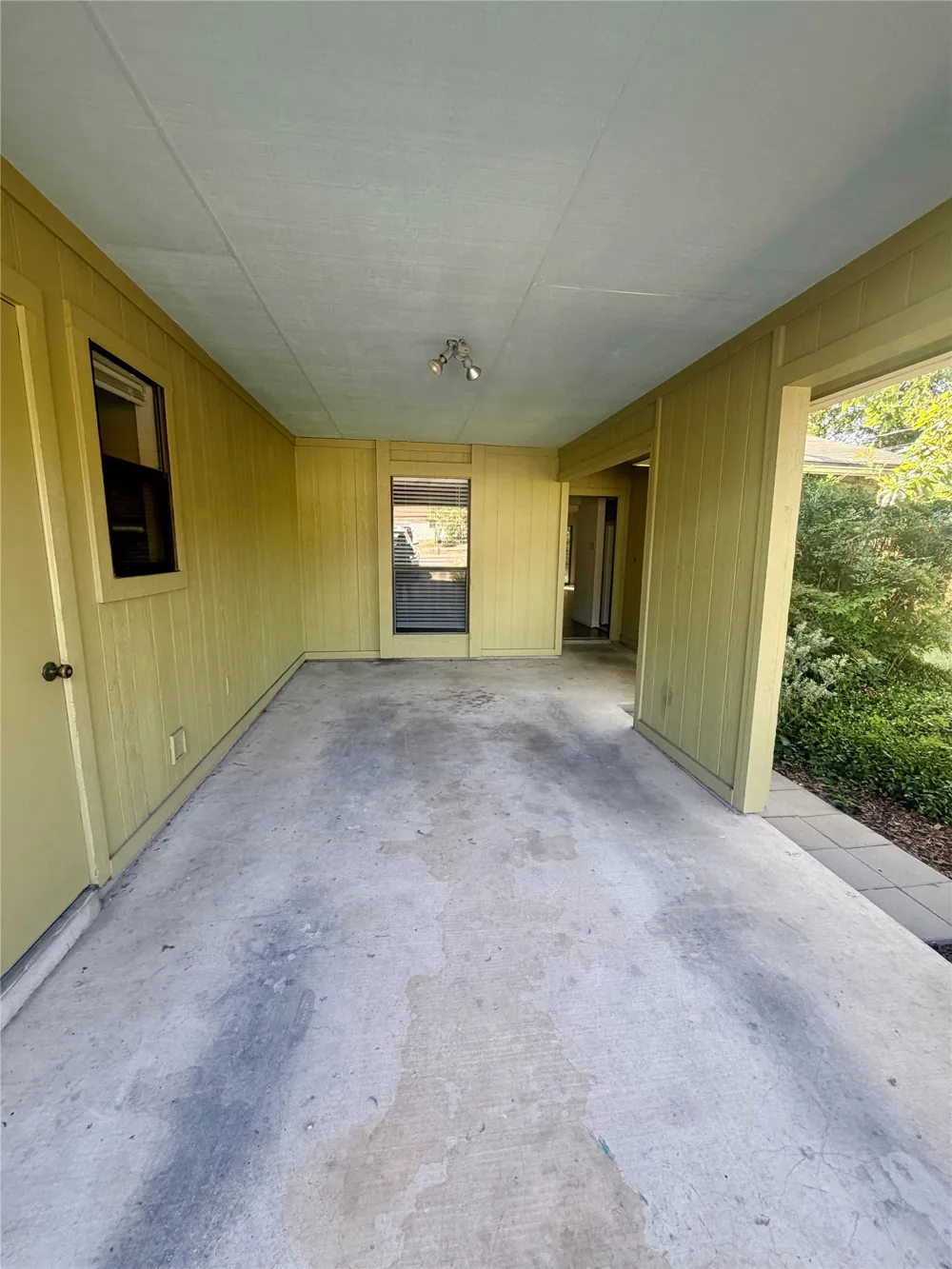 8105 S 1st Street #B Austin, TX 78748