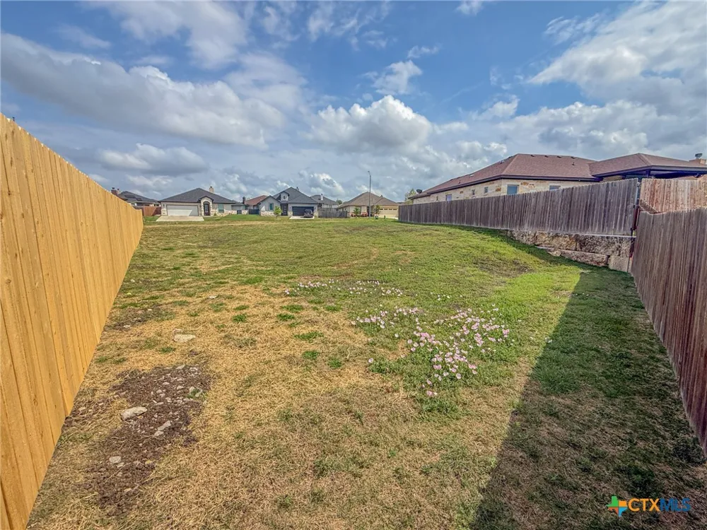 169 Greg Lane Jarrell, TX 76537