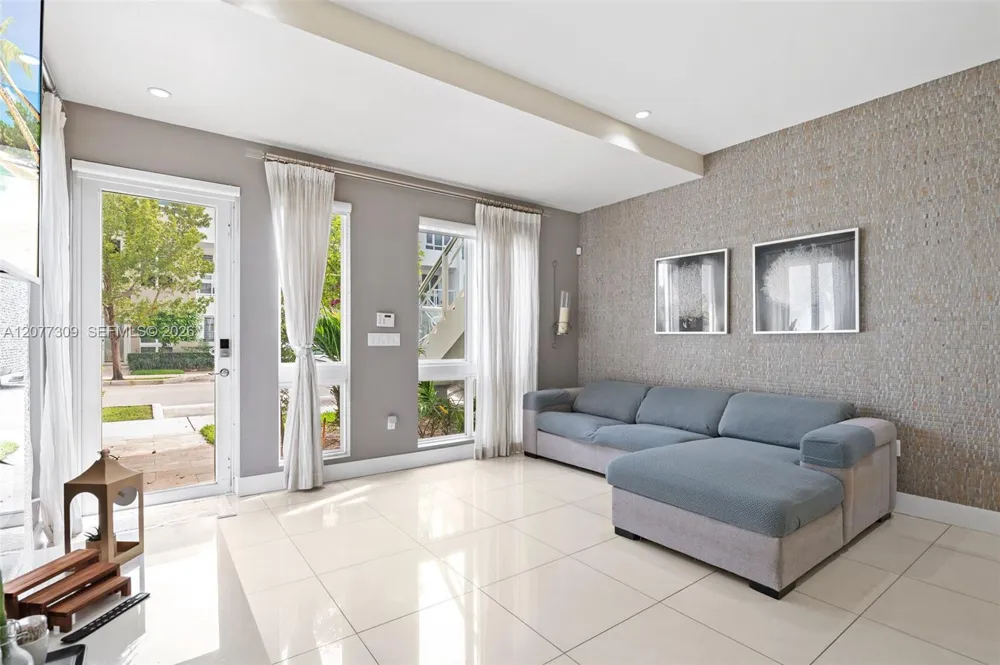 10305 NW 63rd Ter #105 Doral, FL 33178