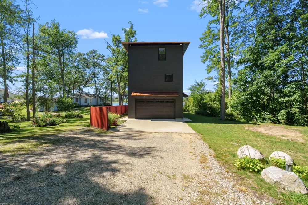 6840 Flower Drive Hope Township, MI 49046