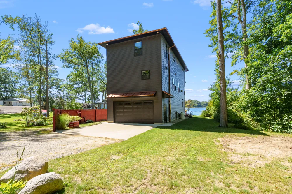 6840 Flower Drive Hope Township, MI 49046