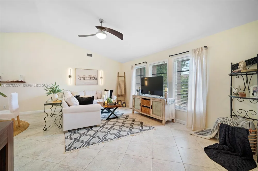 2236 Queens Blvd Naples, FL 34112