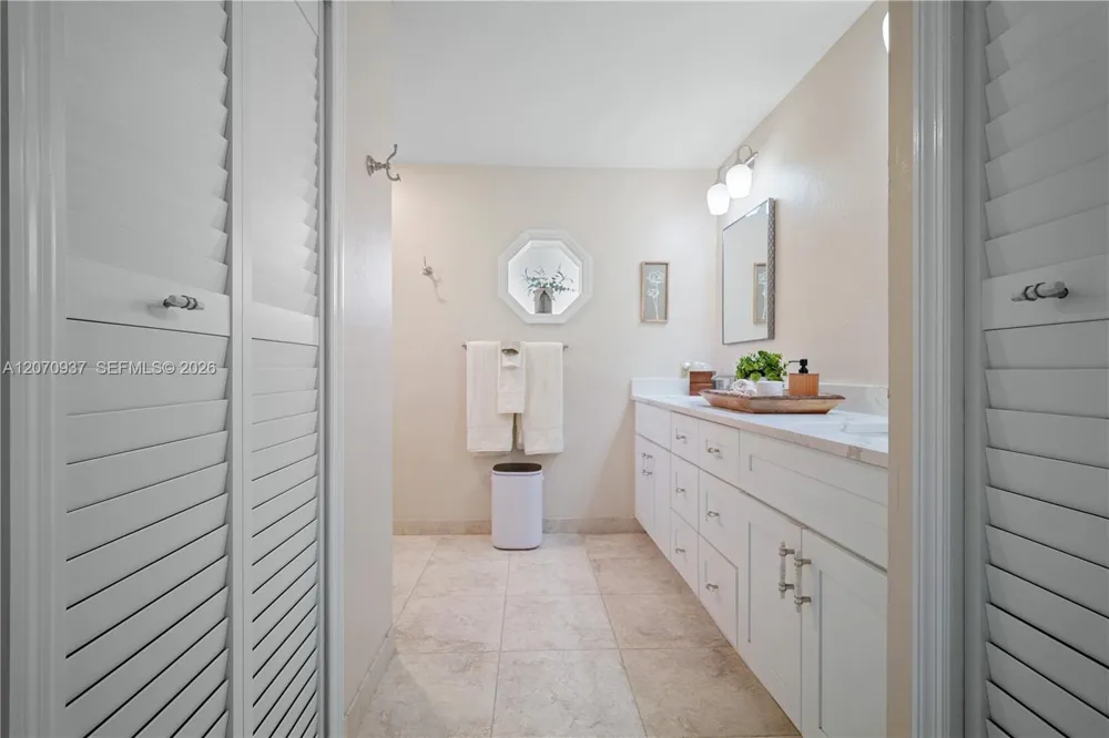 2236 Queens Blvd Naples, FL 34112