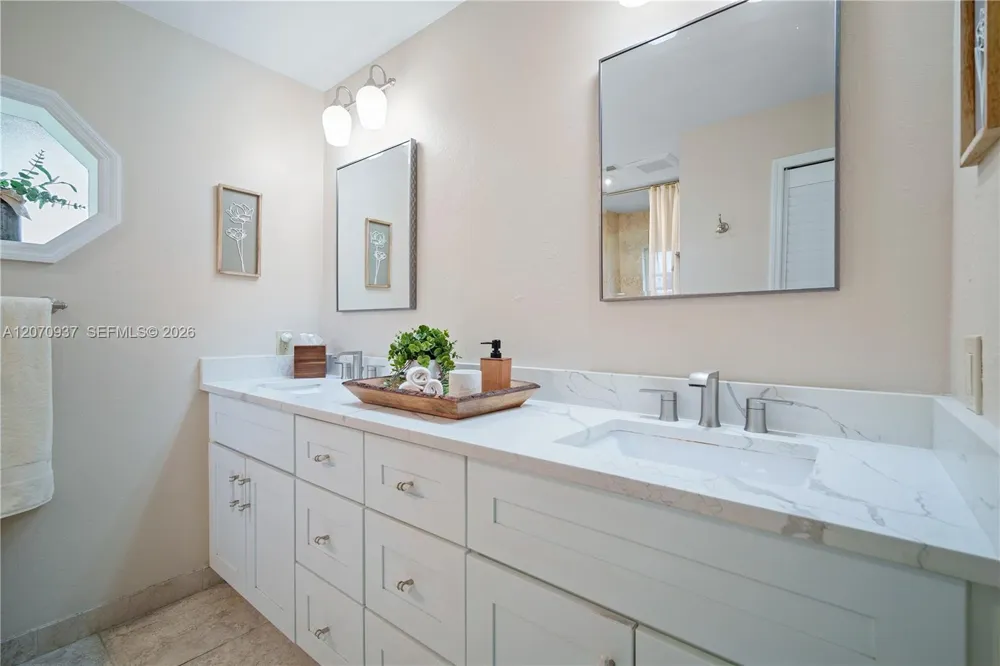 2236 Queens Blvd Naples, FL 34112