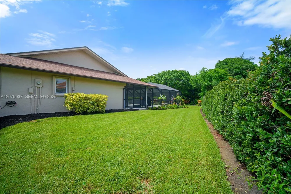 2236 Queens Blvd Naples, FL 34112