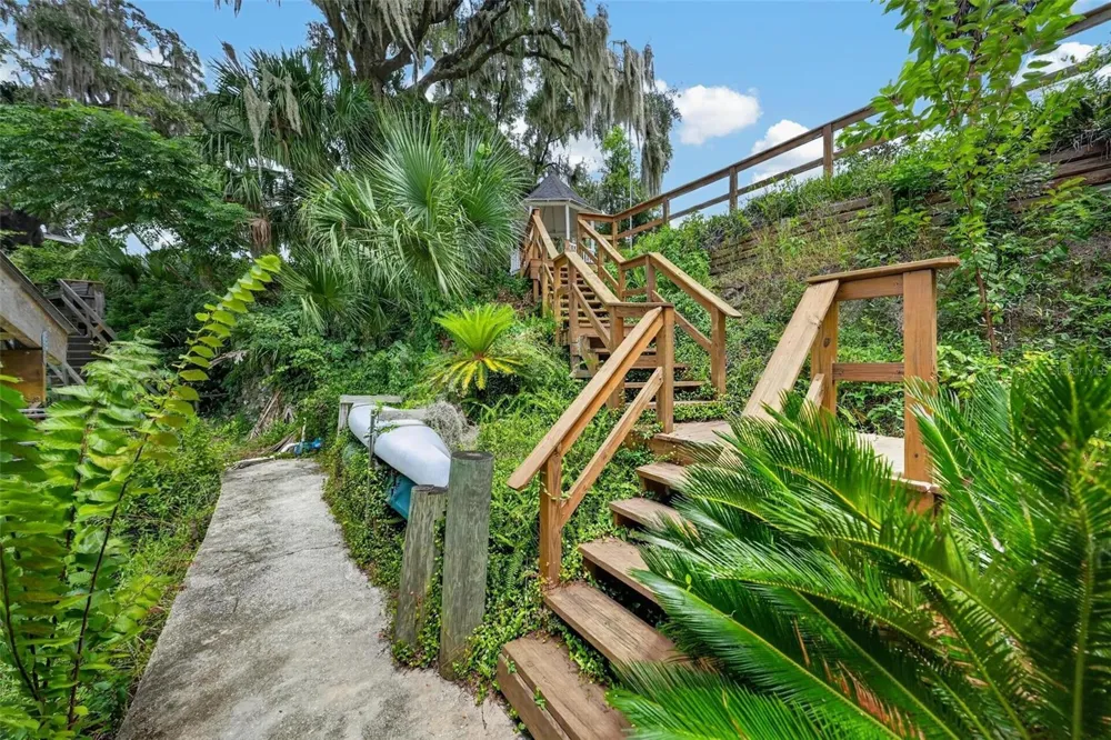 20368 THE GRANADA Dunnellon, FL 34432