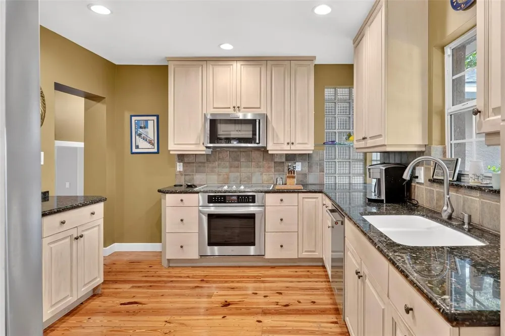 20368 THE GRANADA Dunnellon, FL 34432