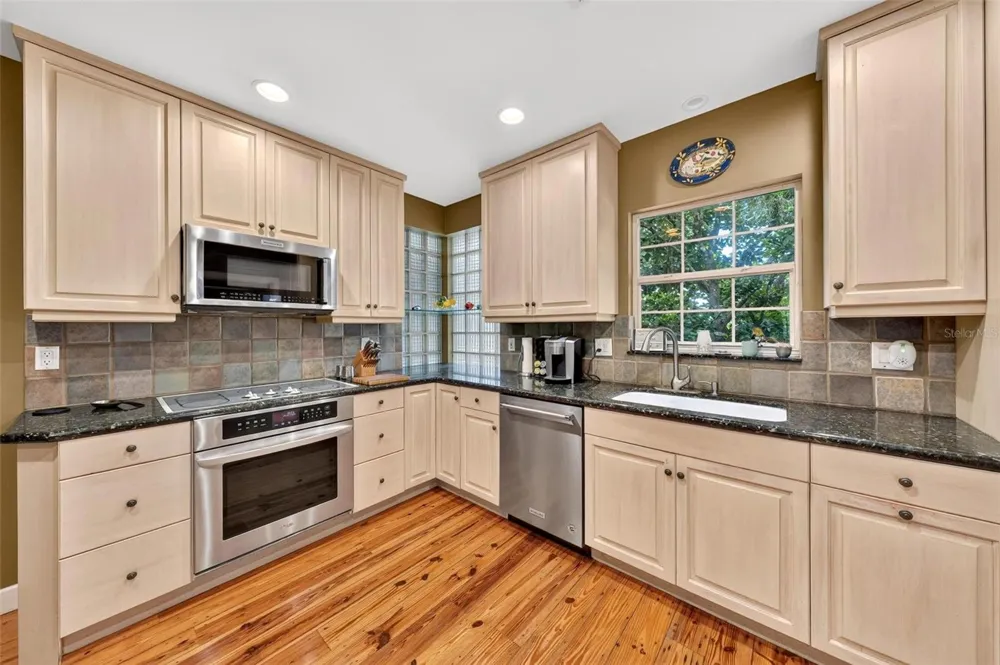 20368 THE GRANADA Dunnellon, FL 34432
