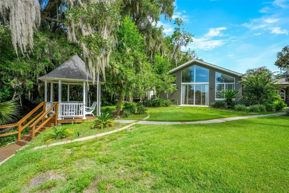 20368 THE GRANADA Dunnellon, FL 34432