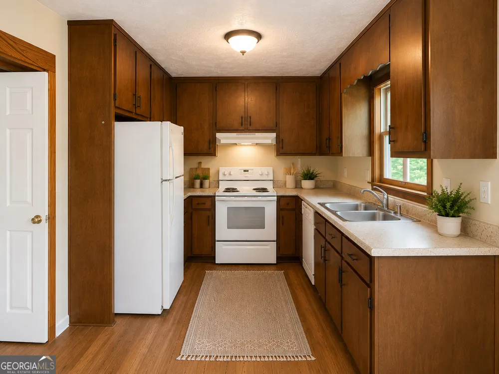 1858 Clinton RD Macon, GA 31211