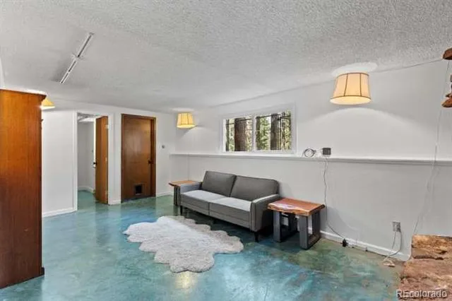 5025 Mahogany Way Elizabeth, CO 80107