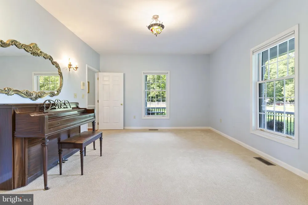 7975 BILLINGSLEY ROAD White Plains, MD 20695